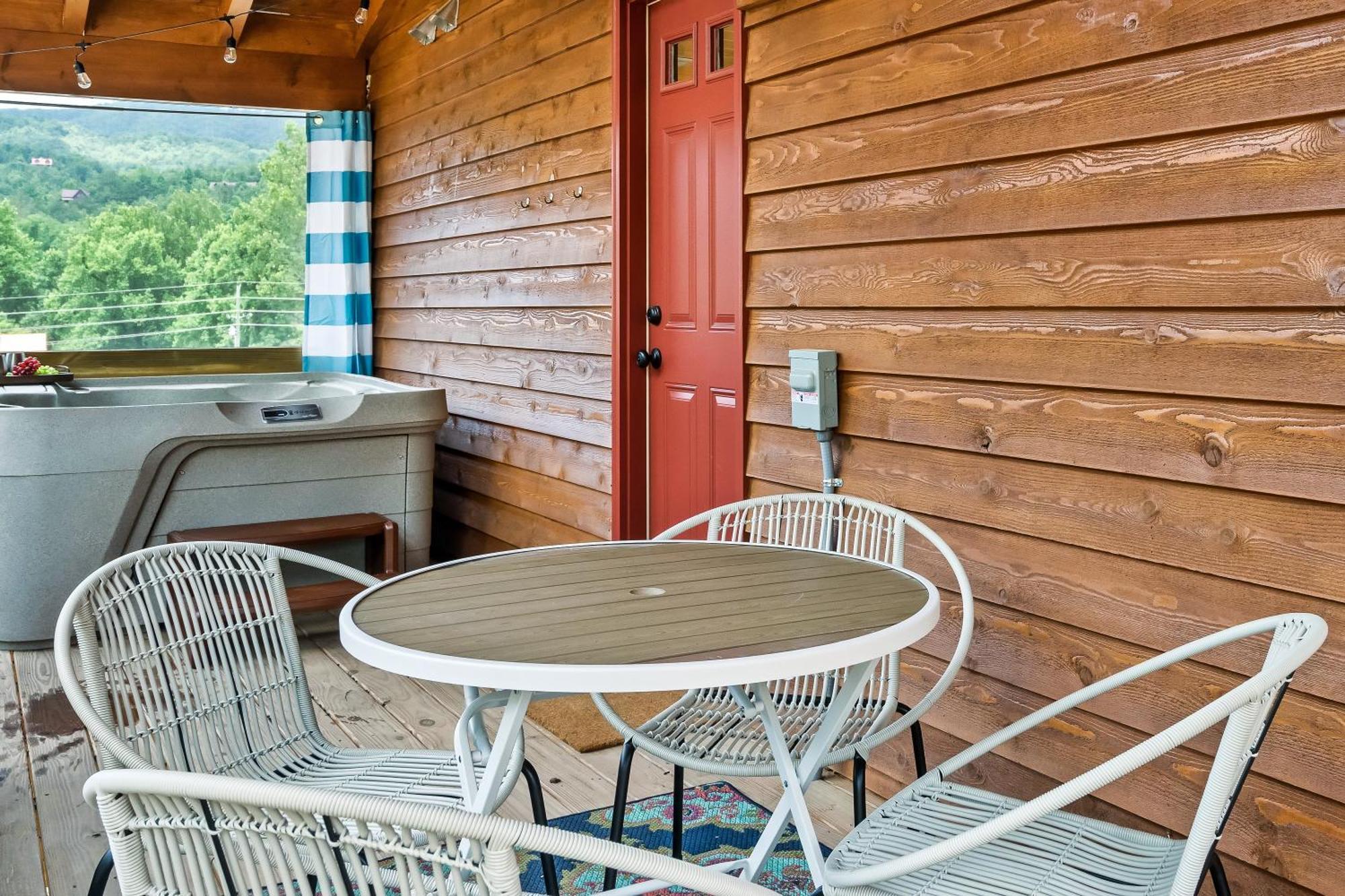 Smokiesboutiquecabins Would Love To Host You At Dolly'S Cute Cabin! 4 Suites With Private Bathrooms - Hot Tub, Fire Pit, Game Room, Resort Pool Open Memorial Day Through Labor Day! Gatlinburg Kültér fotó