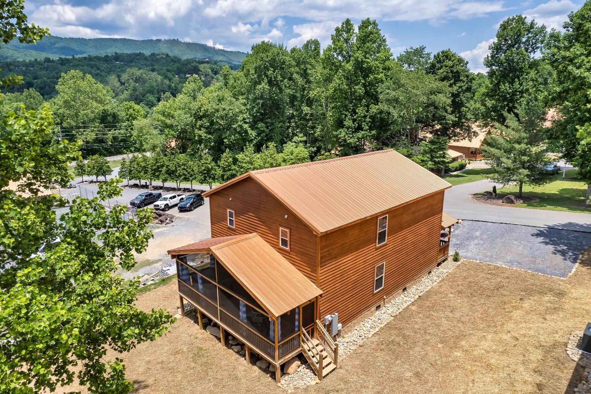 Smokiesboutiquecabins Would Love To Host You At Dolly'S Cute Cabin! 4 Suites With Private Bathrooms - Hot Tub, Fire Pit, Game Room, Resort Pool Open Memorial Day Through Labor Day! Gatlinburg Kültér fotó
