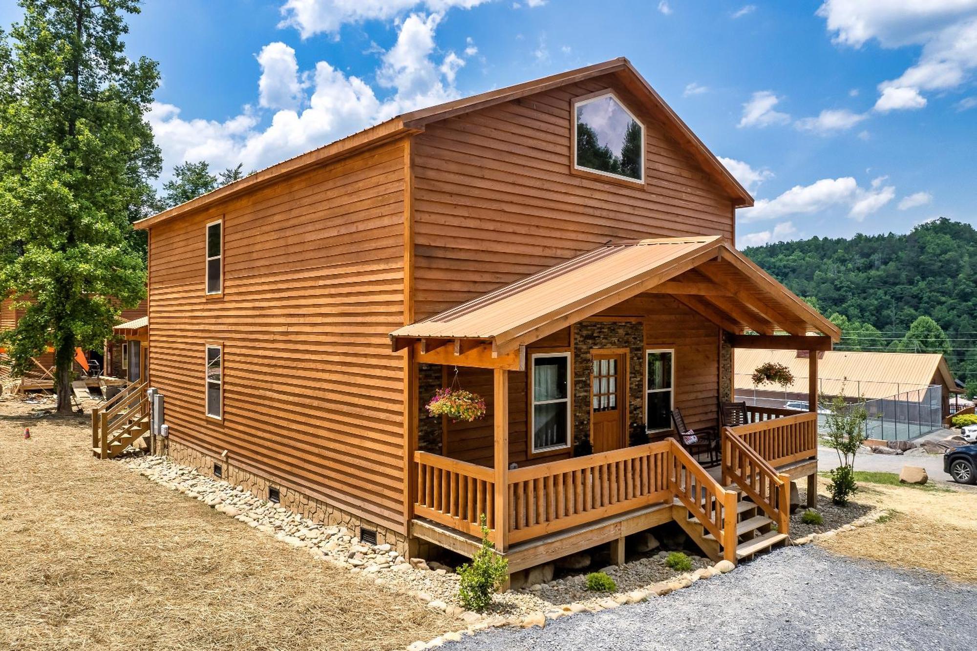 Smokiesboutiquecabins Would Love To Host You At Dolly'S Cute Cabin! 4 Suites With Private Bathrooms - Hot Tub, Fire Pit, Game Room, Resort Pool Open Memorial Day Through Labor Day! Gatlinburg Kültér fotó