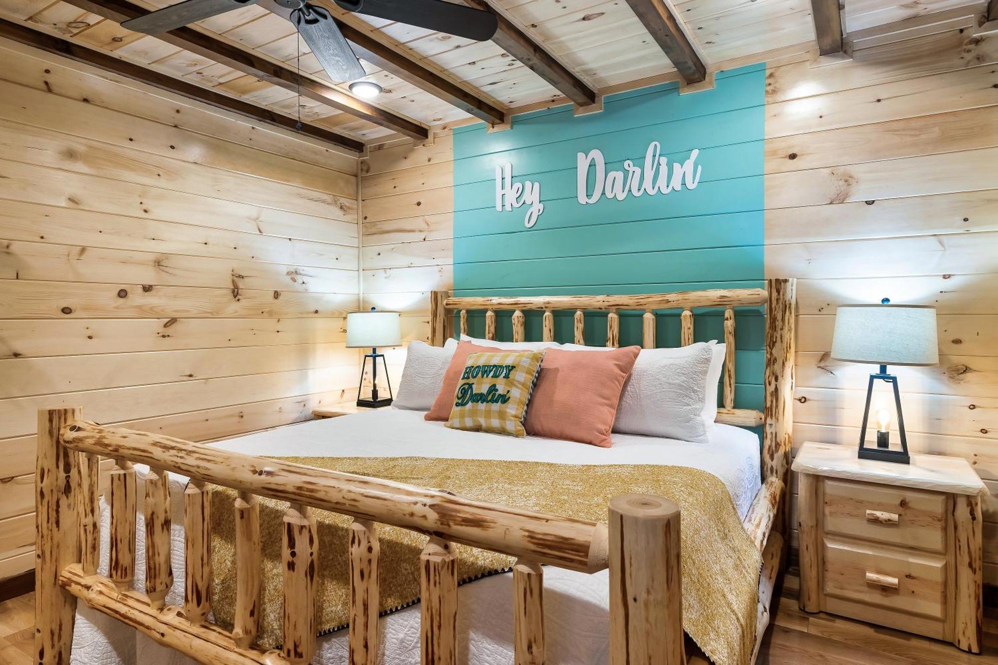 Smokiesboutiquecabins Would Love To Host You At Dolly'S Cute Cabin! 4 Suites With Private Bathrooms - Hot Tub, Fire Pit, Game Room, Resort Pool Open Memorial Day Through Labor Day! Gatlinburg Kültér fotó