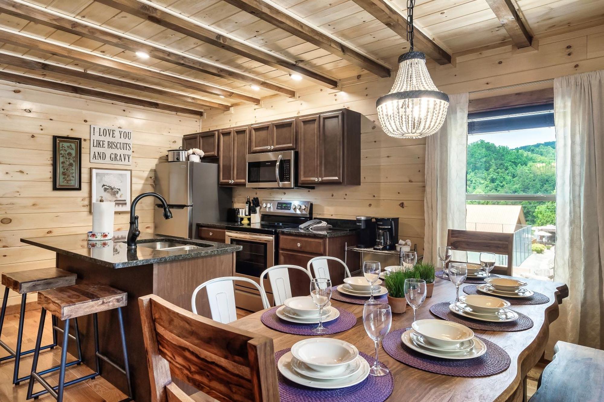 Smokiesboutiquecabins Would Love To Host You At Dolly'S Cute Cabin! 4 Suites With Private Bathrooms - Hot Tub, Fire Pit, Game Room, Resort Pool Open Memorial Day Through Labor Day! Gatlinburg Kültér fotó