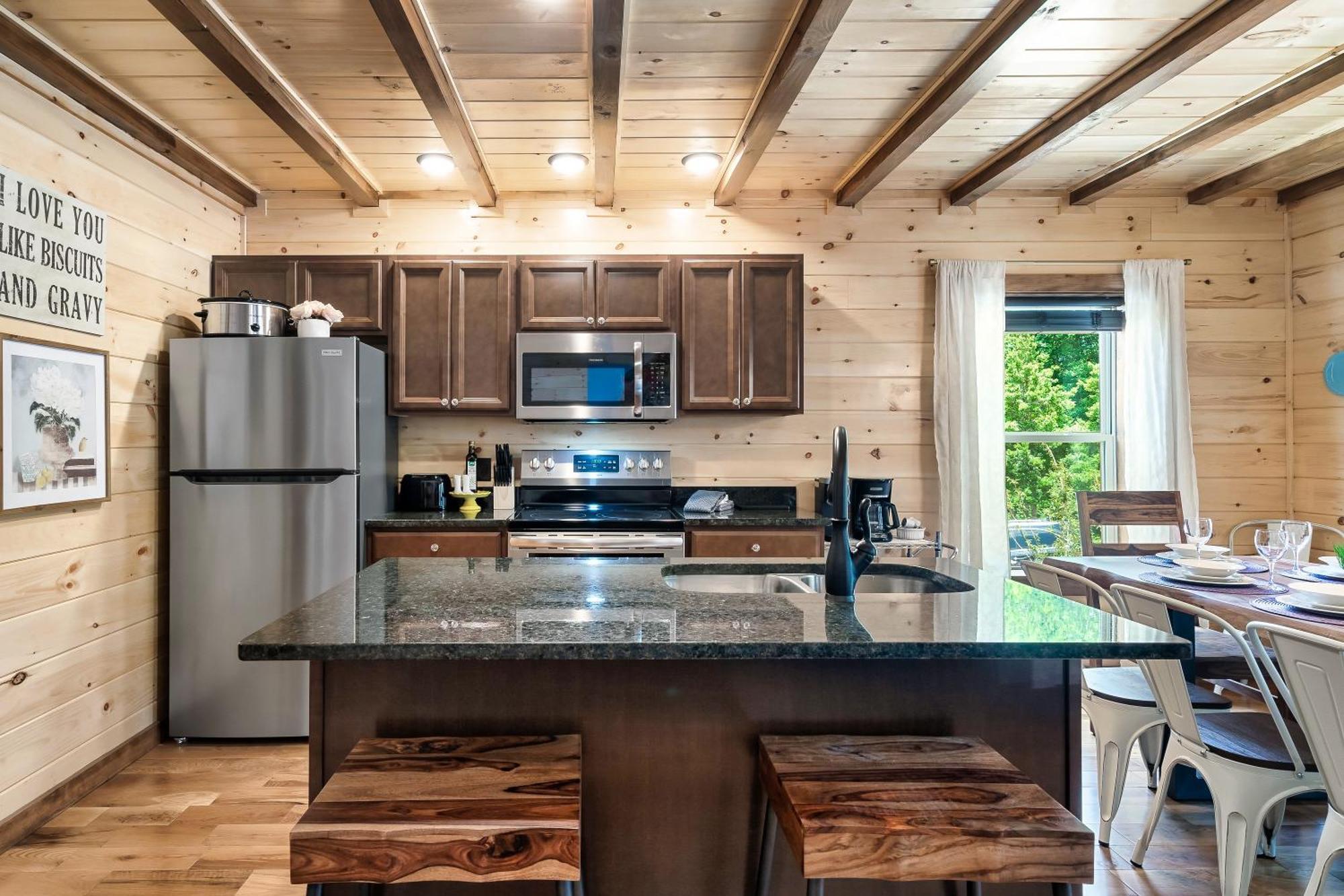 Smokiesboutiquecabins Would Love To Host You At Dolly'S Cute Cabin! 4 Suites With Private Bathrooms - Hot Tub, Fire Pit, Game Room, Resort Pool Open Memorial Day Through Labor Day! Gatlinburg Kültér fotó