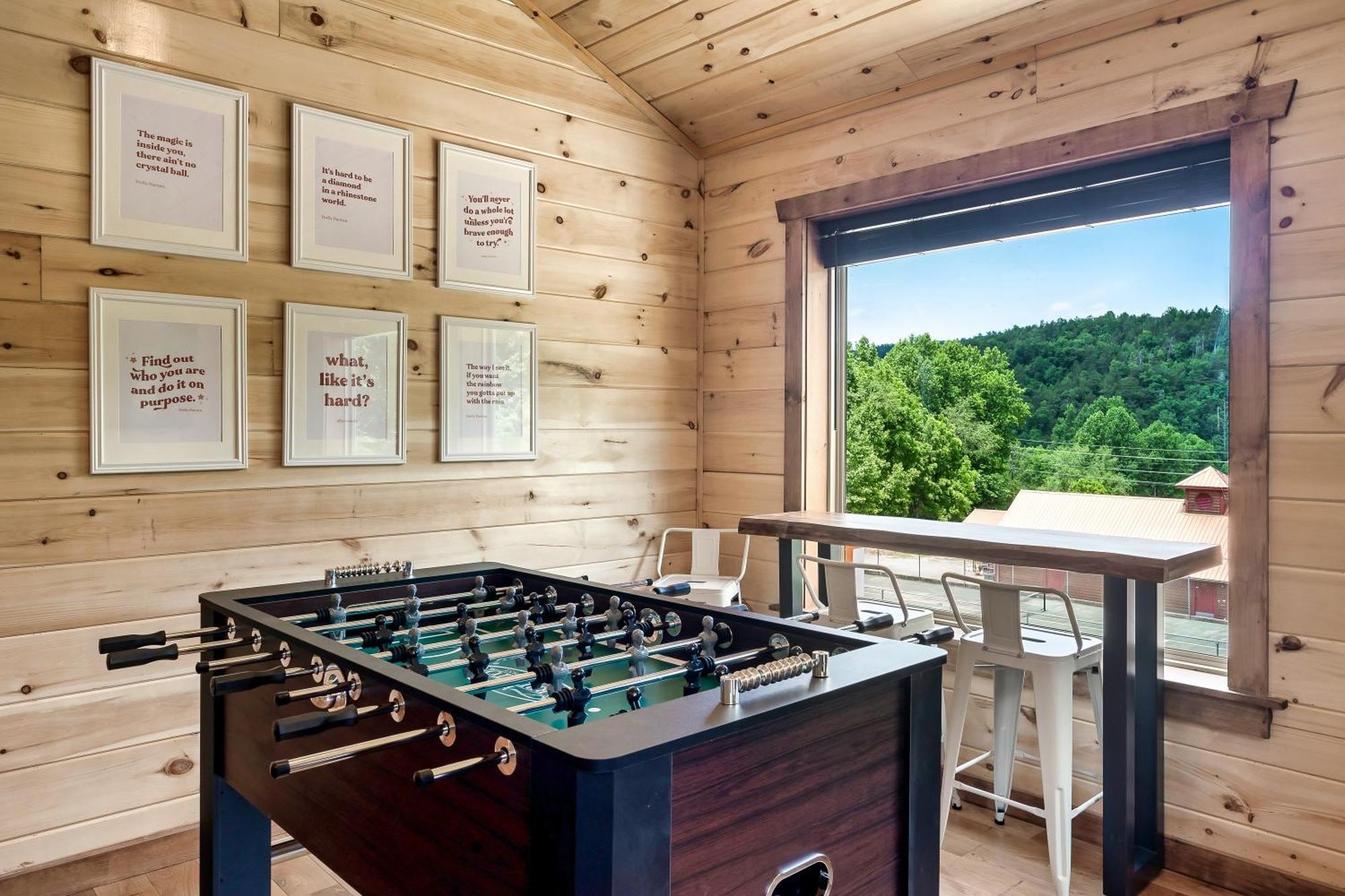 Smokiesboutiquecabins Would Love To Host You At Dolly'S Cute Cabin! 4 Suites With Private Bathrooms - Hot Tub, Fire Pit, Game Room, Resort Pool Open Memorial Day Through Labor Day! Gatlinburg Kültér fotó